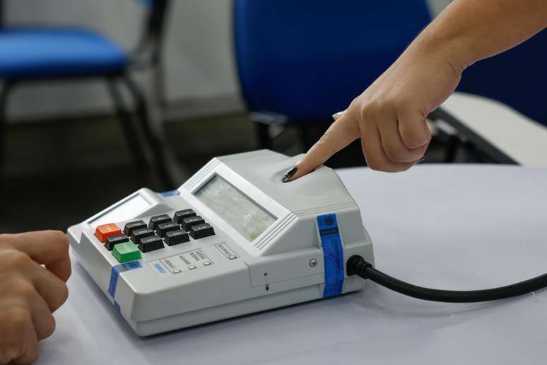 Mais de 158 milh&otilde;es de brasileiros devem ir &agrave;s urnas neste&nbsp;domingo, 25