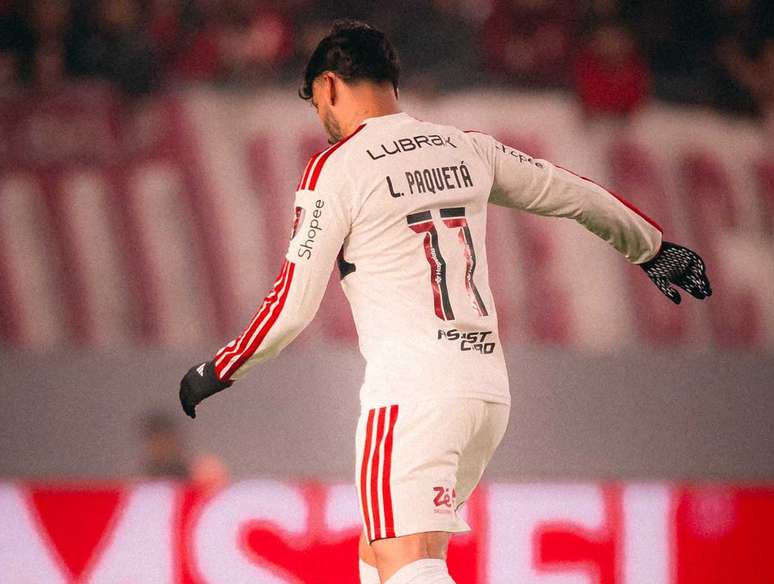 Paquet&aacute; correu risco de ser expulso no segundo tempo do jogo contra o Estudiantes &ndash;