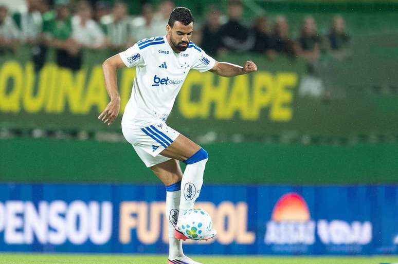 Fabricio Bruno est&aacute; pendurado no Cruzeiro &ndash;