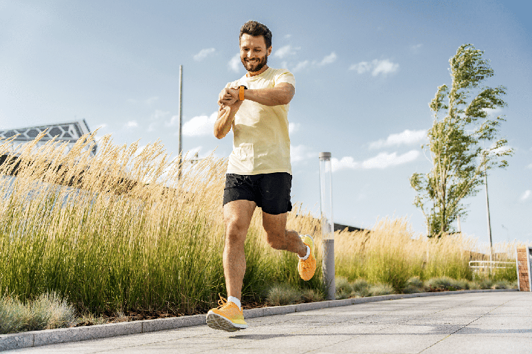 Respeitar os limites do corpo, manter a regularidade dos treinos e cuidar da recupera&ccedil;&atilde;o s&atilde;o atitudes importantes para chegar bem &agrave; primeira corrida 