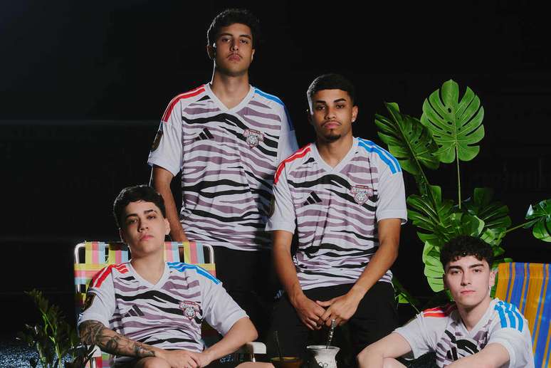Novo uniforme do Desipain para a Kings Cup &ndash;