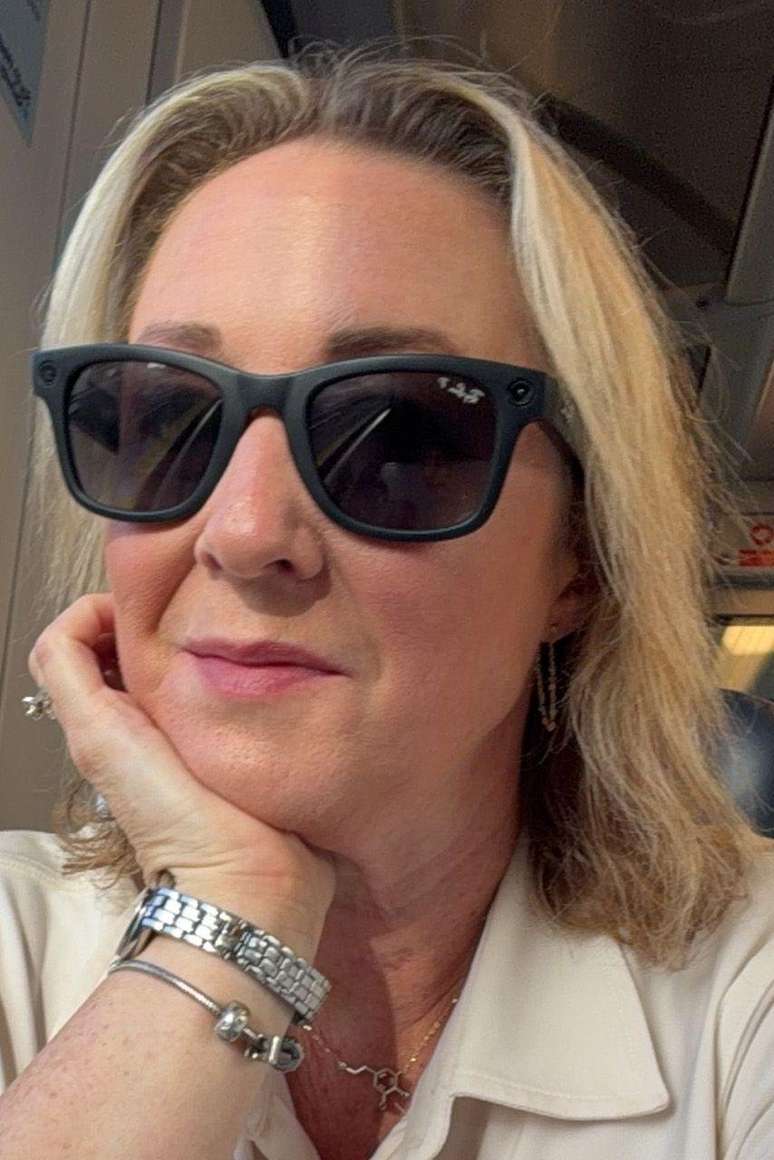 A editora de tecnologia da BBC Zoe Kleinman testou os &oacute;culos inteligentes nas ruas e no transporte p&uacute;blico