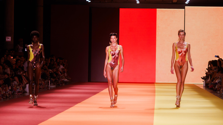 Desfile Amir Slama 