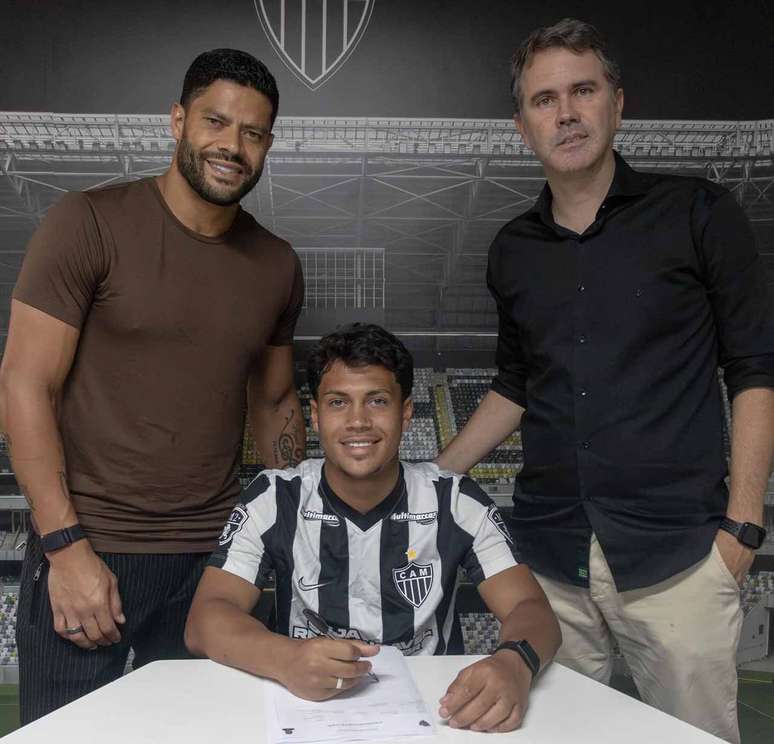 Hulk ao lado de Ian &Acirc;ngelo &ndash;