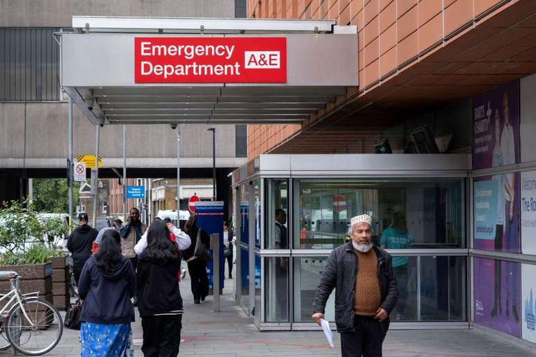 Atualmente, 6,2 milh&otilde;es de pacientes est&atilde;o na fila aguardando tratamento no sistema brit&acirc;nico
