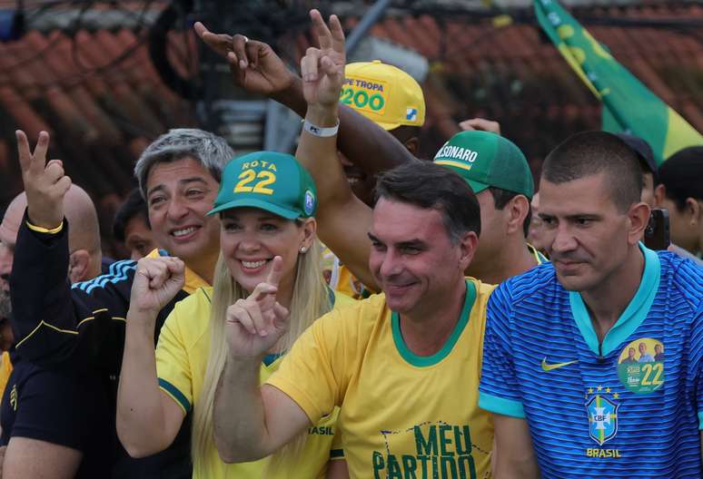 Fl&aacute;vio Bolsonaro (PL) em ato de campanha