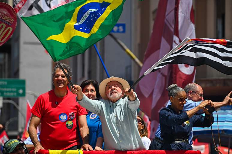 Luiz In&aacute;cio Lula da Silva (PT) em ato de campanha