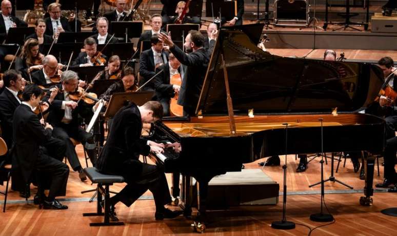 O pianista russo V&iacute;kingur &Oacute;lafsson se apresenta com a Filarm&ocirc;nica de Berlim na Sala S&atilde;o Paulo
