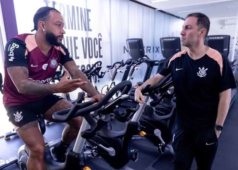 Memphis Depay tenta recuperar boa fase no Corinthians &mdash;
