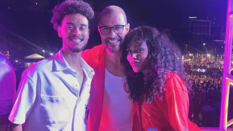 Diogo Nogueira e Wic Tavares vivem affair e postam fotos juntos no samba