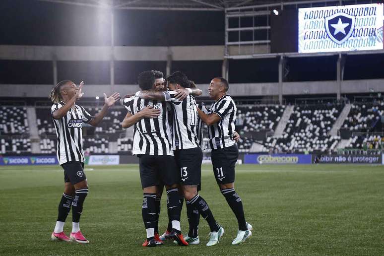 Tiquinho marcou o gol da vit&oacute;ria do Botafogo sobre a Chapecoense &ndash;