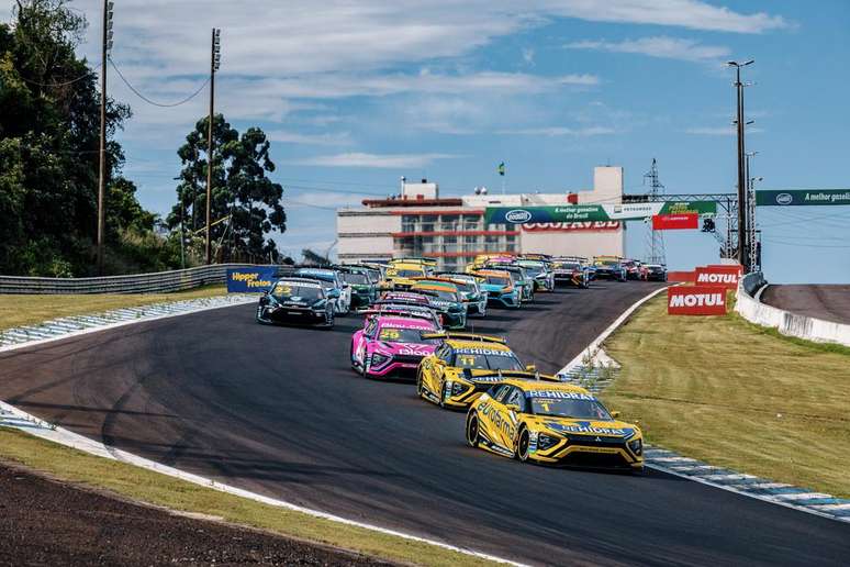 Largada da corrida sprint em Cascavel, 2026