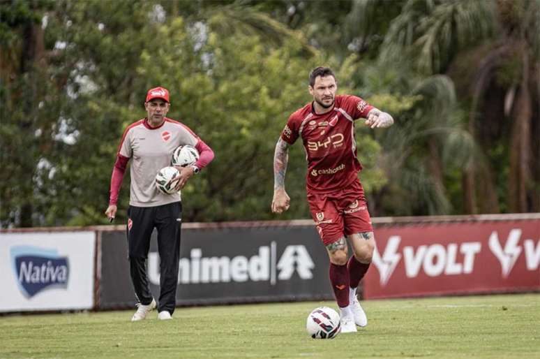 Treino do Vila Nova, o l&iacute;der da S&eacute;rie B &ndash;