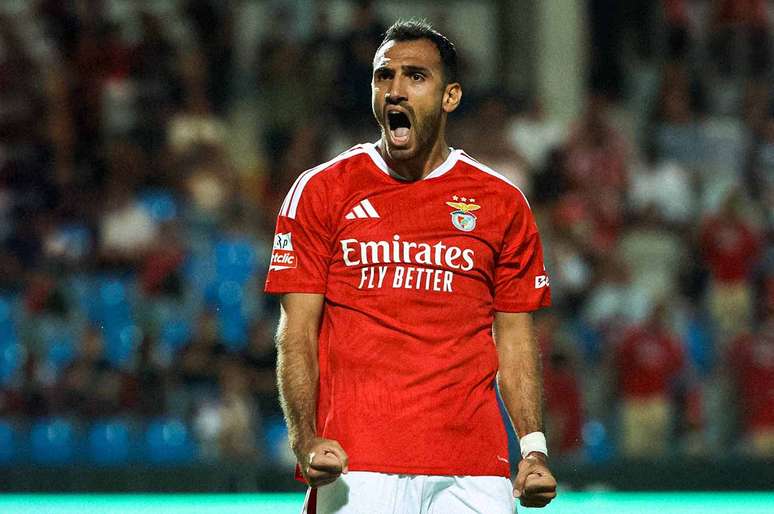 Vangelis Pavlidis tem nove gols marcados com a camisa do Benfica na temporada 2026/27 &ndash;