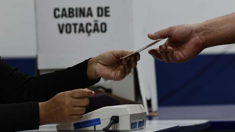 TSE informa que se&ccedil;&otilde;es podem ser alteradas at&eacute; mesmo no dia de vota&ccedil;&atilde;o, diante de intemp&eacute;ries e problemas no local