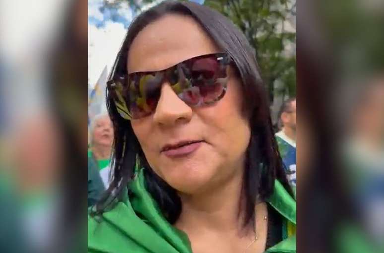 Eide Rosa Carvalho mobilizou um grupo de mulheres de Guarulhos para marcar presen&ccedil;a no ato