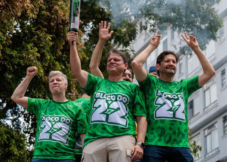 Tarc&iacute;sio de Freiras (Republicanos), Andr&eacute; do Prado (PL) e mais apoiadores em ator a favor de Fl&aacute;vio Bolsonaro (PL)