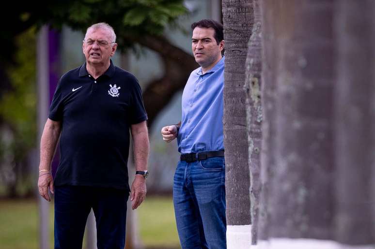 Presidente do Corinthians, Osmar Stabile, ao lado do diretor do Marcelo Paz &ndash;