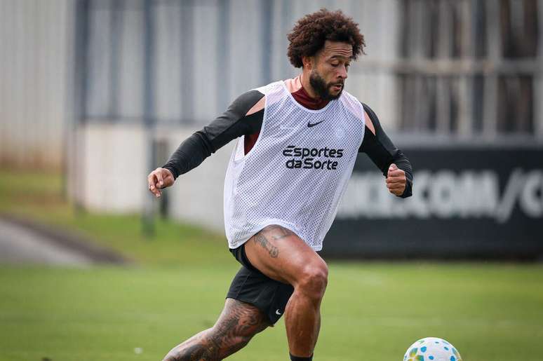Memphis Depay est&aacute; suspenso e n&atilde;o poder&aacute; enfrentar o Vit&oacute;ria &ndash;