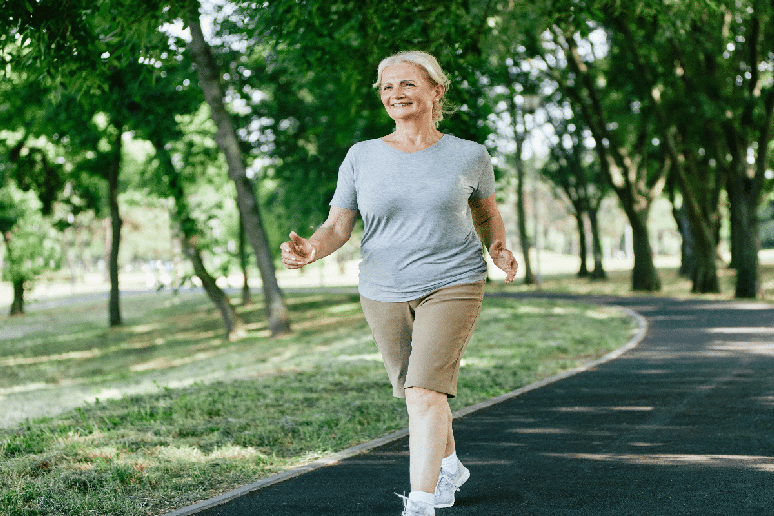 Mudan&ccedil;as ao caminhar tamb&eacute;m podem indicar perda de for&ccedil;a muscular 