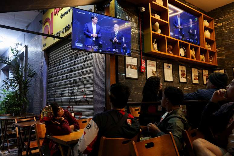 Para entrevistados, debate foi 'in&uacute;til' para eleitor indeciso