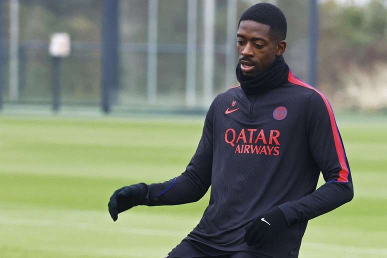 Demb&eacute;l&eacute; durante treinamento pelo PSG &ndash;