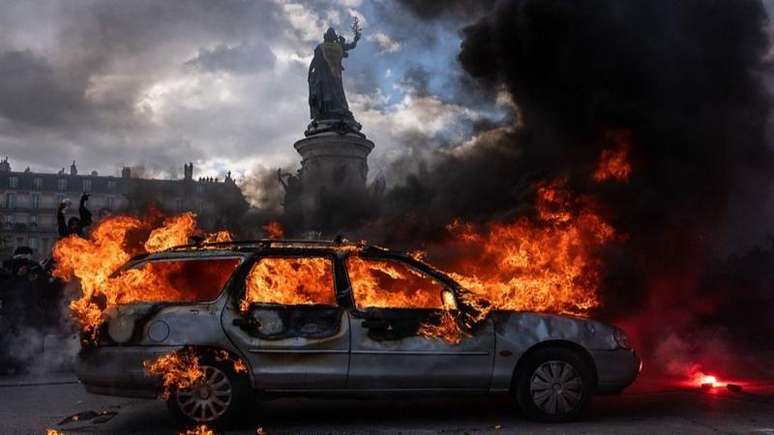Mais de meio milh&atilde;o de pessoas participaram de protestos em toda a Fran&ccedil;a no s&aacute;bado