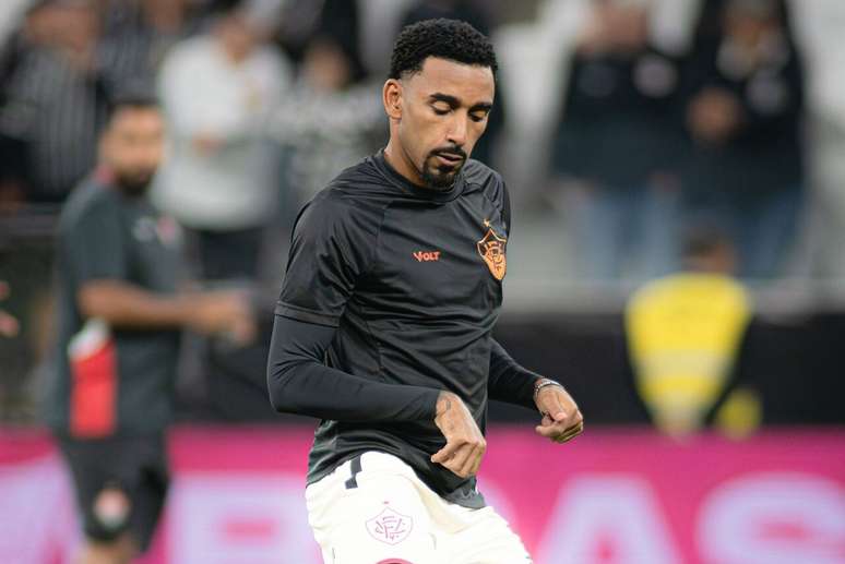 Mateus Silva, do Vit&oacute;ria, se envolveu em uma jogada pol&ecirc;mica diante do Corinthians &ndash; Fotos: Victor Ferreira/EC Vit&oacute;ria