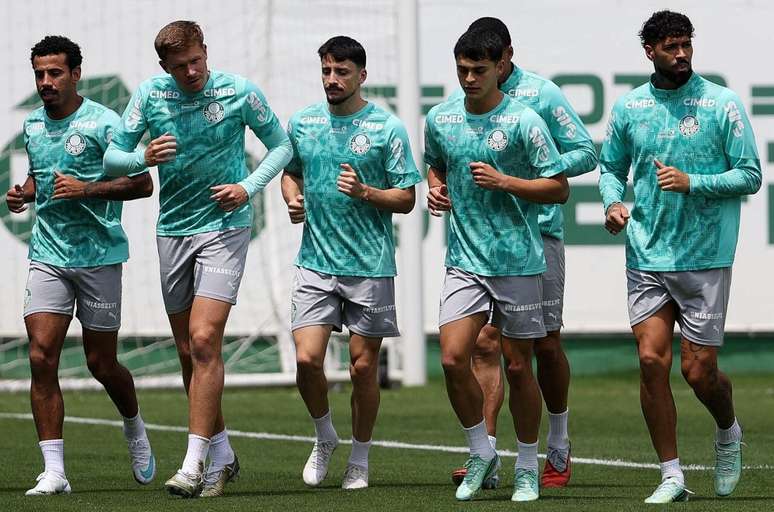 Jogadores do Palmeiras durante treinamento na Academia de Futebol &ndash;