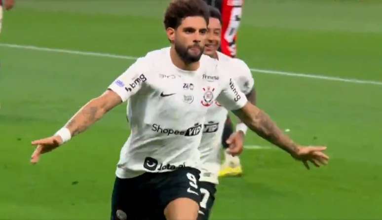 Yuri Alberto marca de p&ecirc;nalti o gol de empate do Tim&atilde;o.