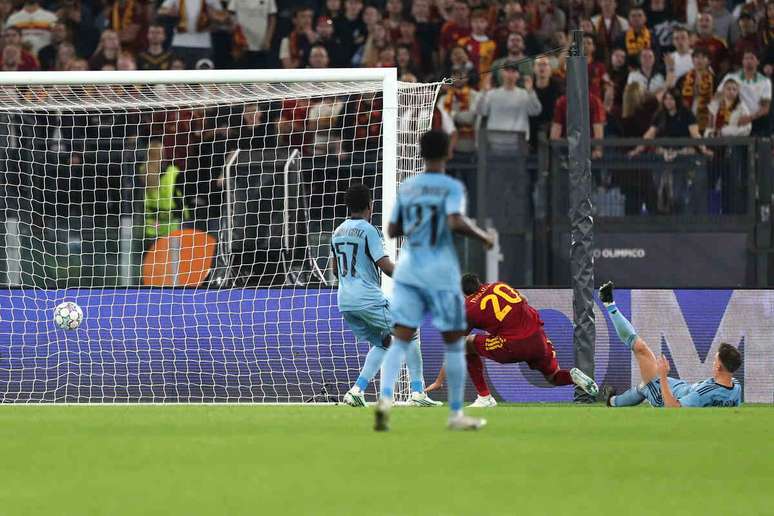 Roma domina Bratislava e vence a primeira na Champions &ndash;