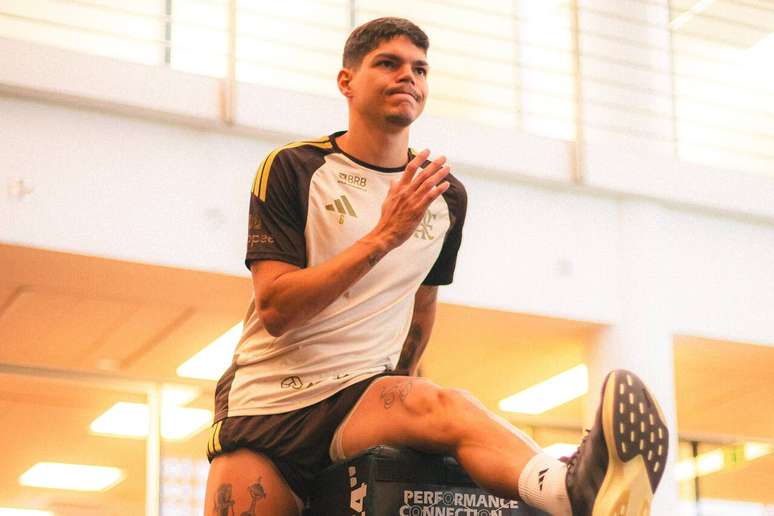 Ayrton Lucas &eacute; desfalque h&aacute; quatro partidas no Fla &ndash;