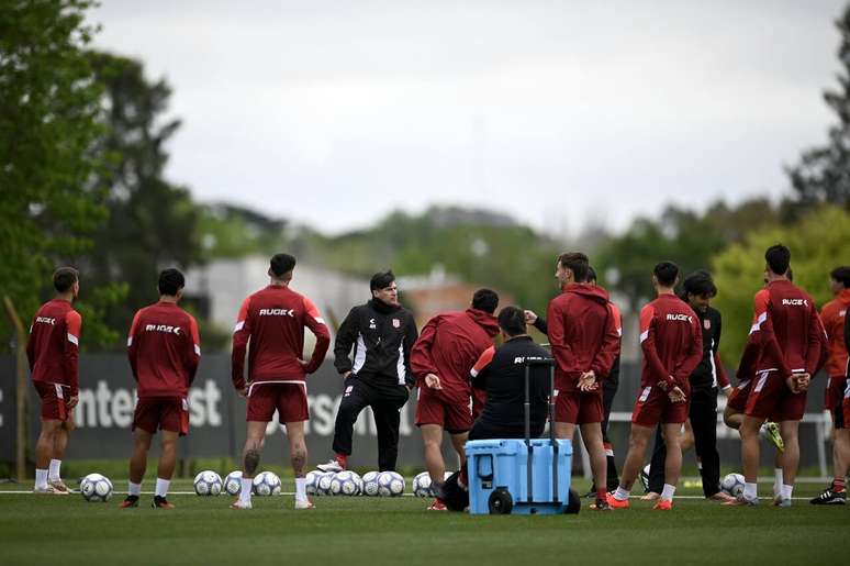 Estudiantes em treino antes da viagem ao Rio de Janeiro &ndash;