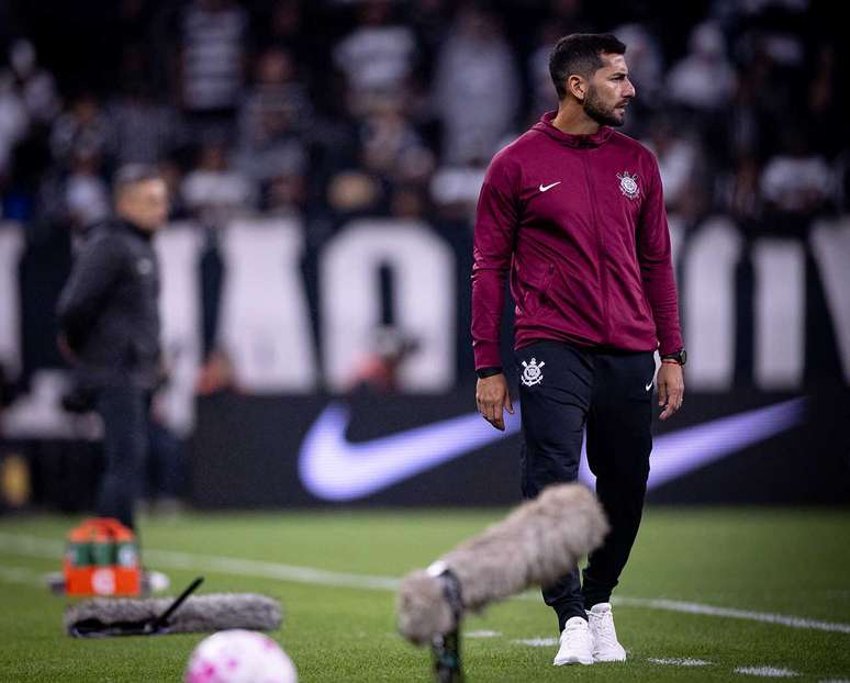 L&eacute;o Porto durante o jogo entre Corinthians e Vit&oacute;ria nesta segunda-feira &ndash;