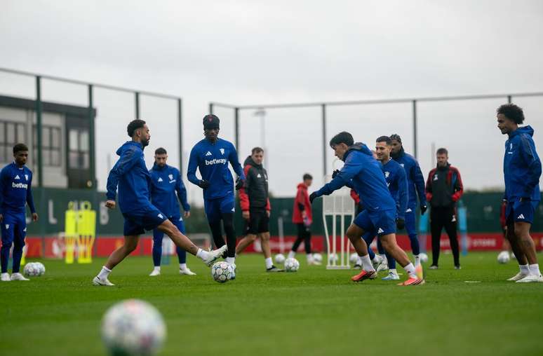 Jogadores do United treinam forte &ndash;