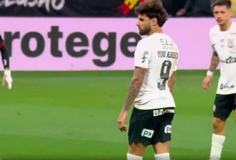 Yuri Alberto, de p&ecirc;nalti, marcou o gol do Corinthians sobre o Vit&oacute;ria &ndash;
