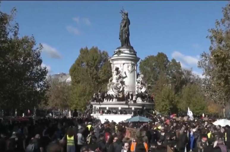 Manifestantes v&atilde;o &agrave;s ruas na Fran&ccedil;a &ndash;