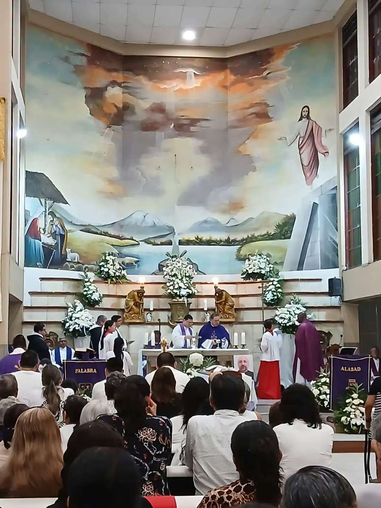 O arcebispo Luis Cabrera fez uma missa em mem&oacute;ria do padre S&aacute;nchez Molinari