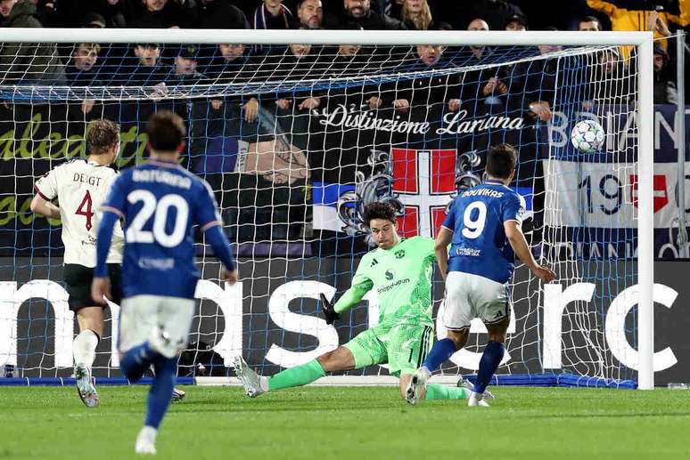 Momento do gol marcado por Tasos Douvikas &ndash;