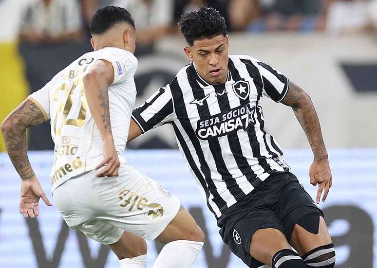 Martins busca o drible para superar marca&ccedil;&atilde;o &ndash;
