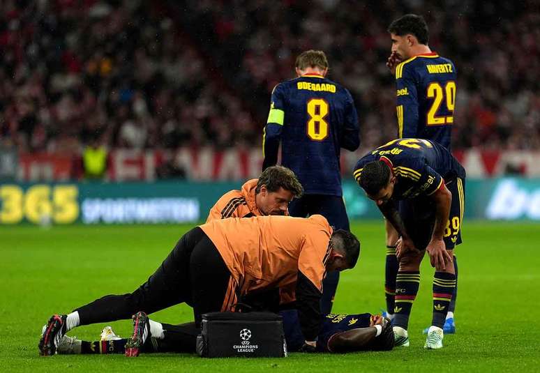 Bukayo Saka deixou a partida lesionado, ainda no primeiro tempo &ndash;