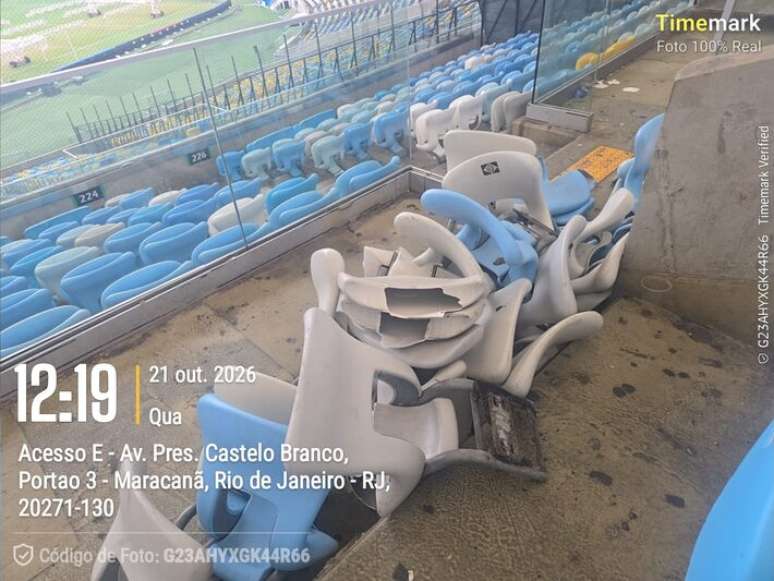 Cadeiras do Maracan&atilde; quebradas