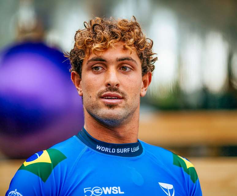 Jo&atilde;o Chumbinho &eacute; flagrado durante competi&ccedil;&atilde;o de surfe