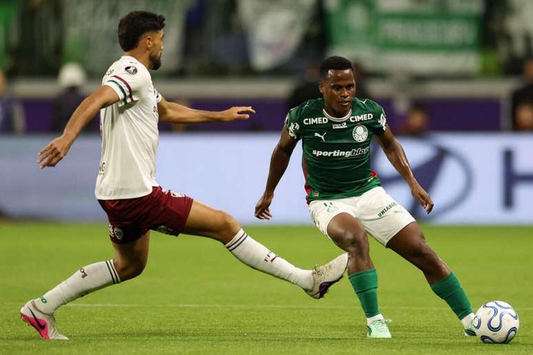Arias em a&ccedil;&atilde;o com a camisa do Palmeiras diante do Fluminense no Nubank Parque &ndash;