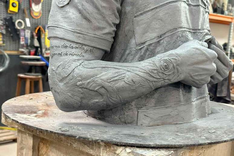 Detalhes das tatuagens no bra&ccedil;o direito de de Arrascaeta &ndash;