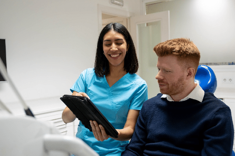 Conversar com o dentista sobre medos e preocupa&ccedil;&otilde;es ajuda a tornar a consulta mais tranquila e segura 