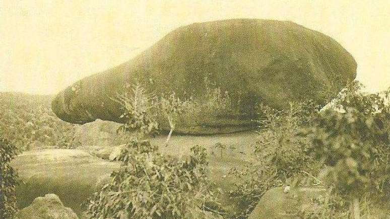 Pedra em fazenda da fam&iacute;lia no interior paulista inspirou Tarsila do Amaral a pintar O Sol Poente