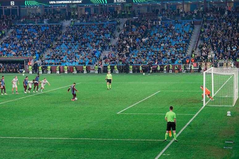 Salah marca de p&ecirc;nalti o primeiro gol do Trabzonspor &ndash;