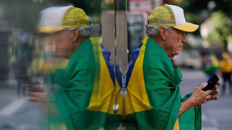 Apoiador de Fl&aacute;vio Bolsonaro em com&iacute;cio em S&atilde;o Paulo
