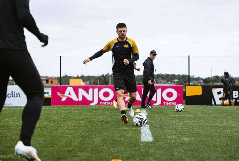 Jogadores do Crici&uacute;ma treinam forte para o jogo &ndash;